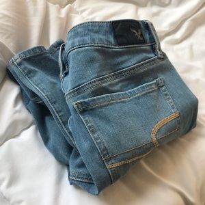 American Eagle Light wash Skinny Jeans / Jeggings